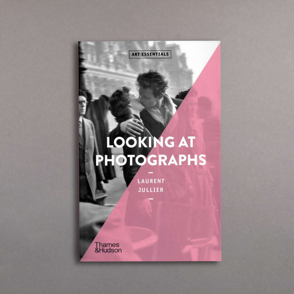 Looking at Photographs - Art Essentials