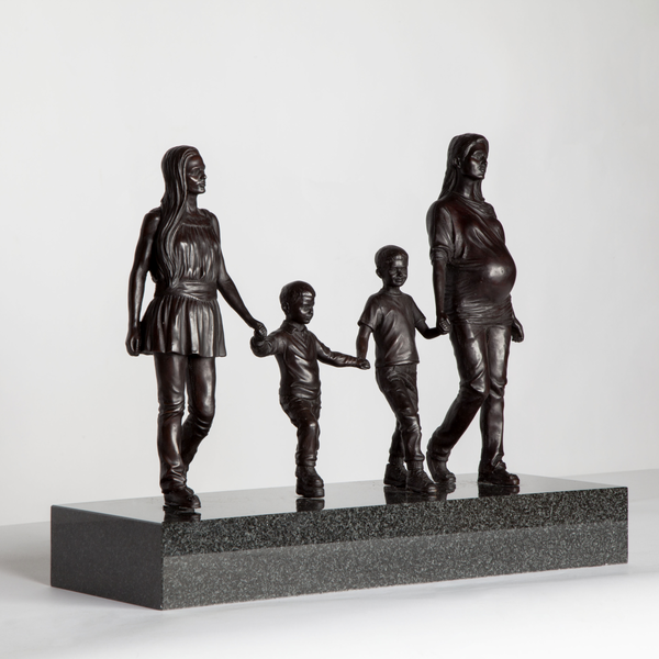 Gillian Wearing: A Real Birmingham Family Bronze